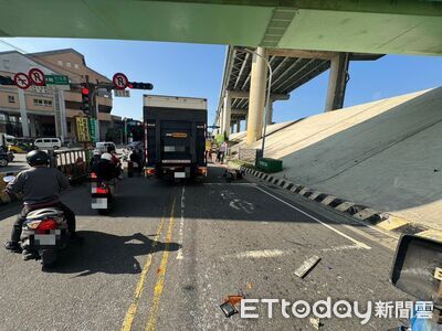 快訊／貨車駕駛疑精神不濟釀禍！二重疏洪道5車連撞　4人送醫