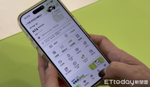 ▲▼一卡通iPASS MONEY提供消費轉帳、乘車、生活繳費等功能。（圖／記者許宥孺攝）