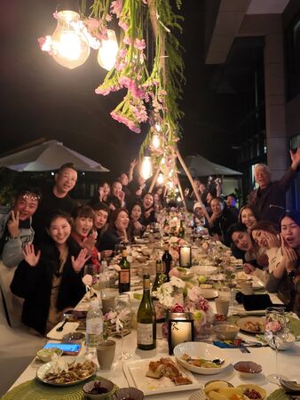 ▲▼小禎41歲生日「激吻小7歲男友」　勾腳緊抱甜出汁。（圖／翻攝自IG）