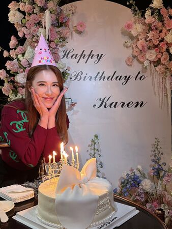 ▲▼小禎41歲生日「激吻小7歲男友」　勾腳緊抱甜出汁。（圖／翻攝自IG）