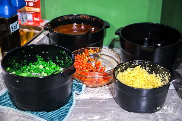 ▲▼涮飽飽石頭火鍋。（圖／部落客陳小可的吃喝玩樂授權提供）