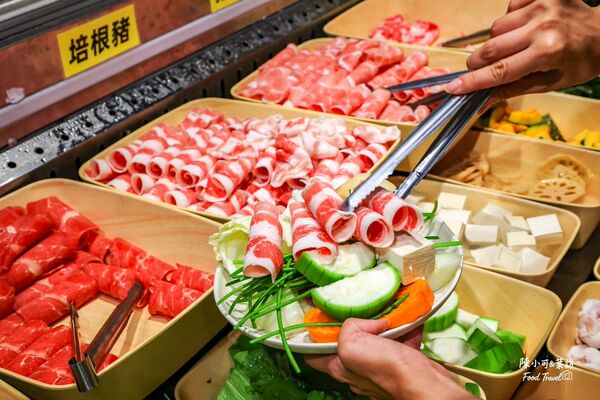 ▲▼涮飽飽石頭火鍋。（圖／部落客陳小可的吃喝玩樂授權提供）