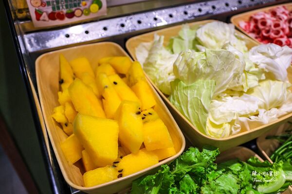 ▲▼涮飽飽石頭火鍋。（圖／部落客陳小可的吃喝玩樂授權提供）