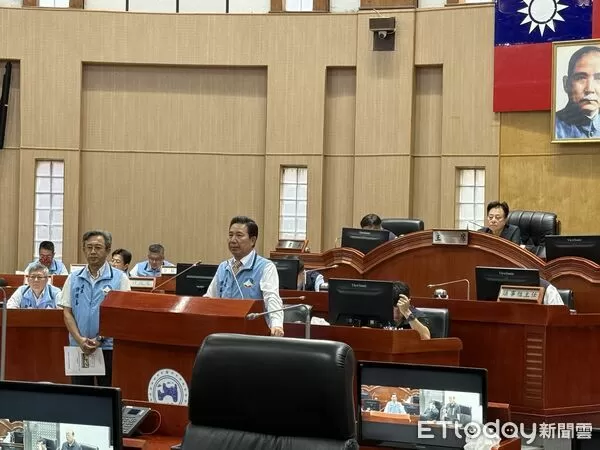 ▲金門議會爆請假潮！觀光處長喊「閃到腰」沒現身，金門縣議會定期會官員出席畫面。（圖／記者鄭逢時攝，下同）