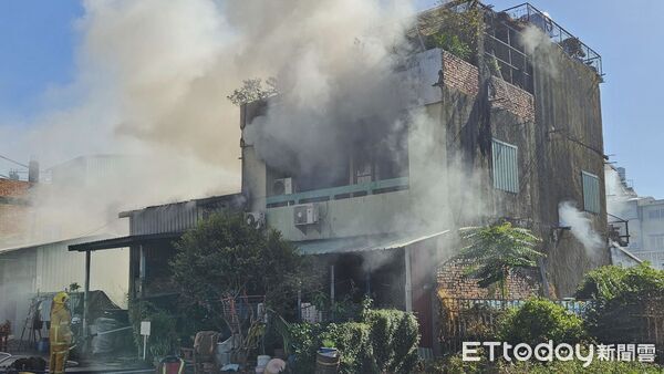 ▲▼ 南投縣草屯鎮芬草路上一處民宅今日中午傳出火警  。（圖／記者高堂堯翻攝）