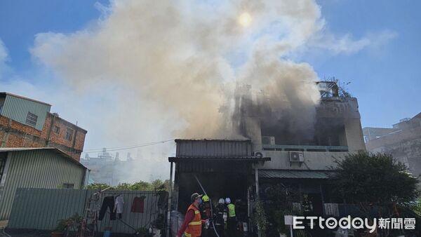 ▲▼ 南投縣草屯鎮芬草路上一處民宅今日中午傳出火警  。（圖／記者高堂堯翻攝）