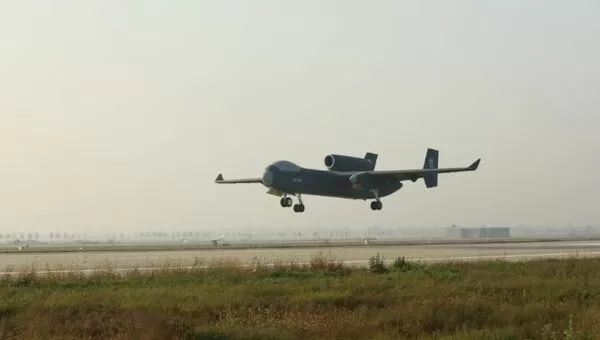 ▲▼「九天」無人機在陝西蒲城完成首飛任務。（圖／翻攝自中國航空工業集團官網）