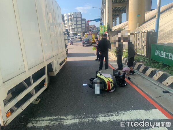 ▲▼二重疏洪道5車追撞，4人受傷送醫             。（圖／記者陳以昇翻攝）