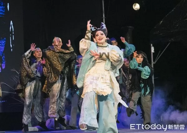 ▲▼   紙風車藝術卡車開進竹崎，歌仔戲演出明晚熱鬧登場   。（圖／嘉義縣政府提供）