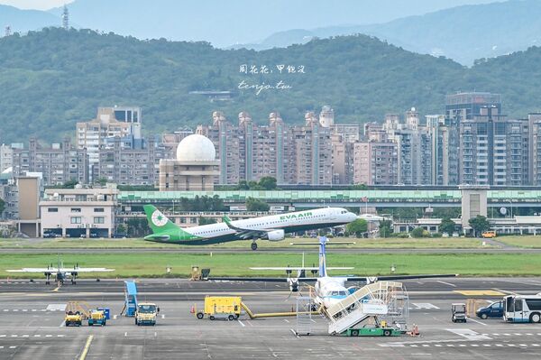 ▲▼松山機場觀景台。（圖／部落客周花花授權提供）