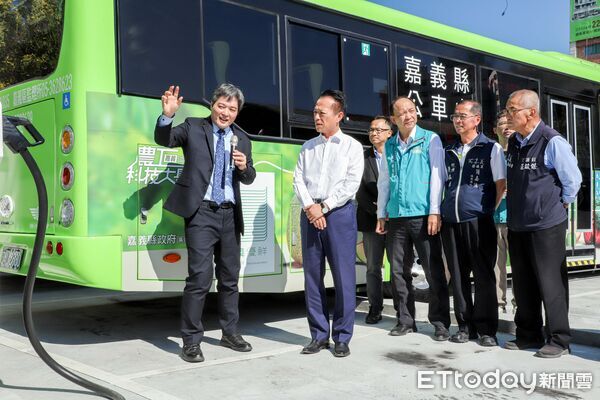▲▼  嘉義縣政府斥資1.1億購置低碳電動公車，全面提升公共運輸品質  。（圖／嘉義縣政府提供）