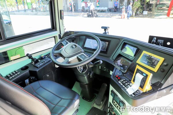 ▲▼  嘉義縣政府斥資1.1億購置低碳電動公車，全面提升公共運輸品質  。（圖／嘉義縣政府提供）