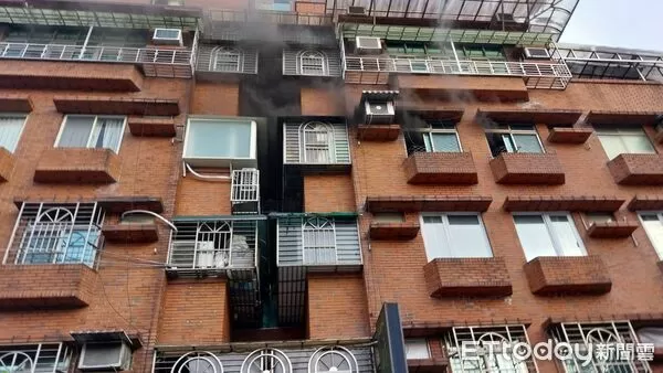 ▲▼台北市文山區萬芳醫院旁住宅火警。（圖／記者黃彥傑翻攝）