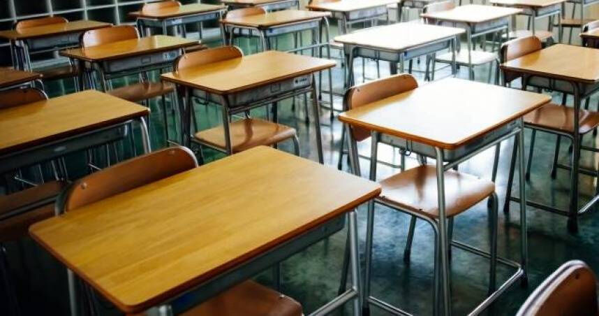 教室內吸喪屍煙彈狂抖！國中女囂張喊：若上銬「幫我錄影發抖音」