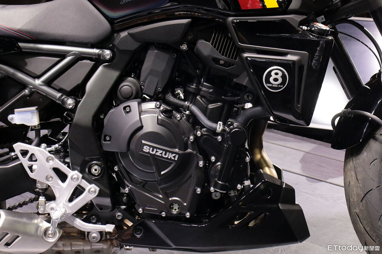 ▲39.8萬起！Suzuki「中量級復古重機」在台上市　王陽明成首位車主。（圖／記者張慶輝攝）