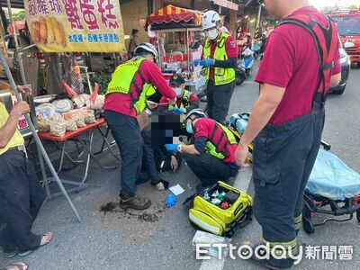 寵物蟒突暴走！他溜蛇遭勒脖「倒地濺血」　路人全嚇壞