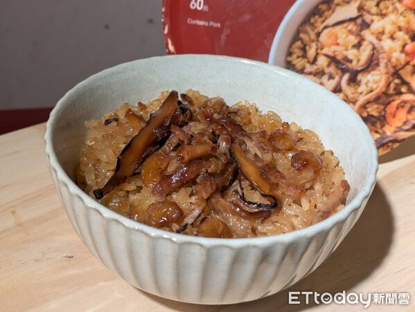 ▲雙月食品社竹北店趕春節前開幕　5款經典商品賣進超商。（圖／記者黃士原攝）