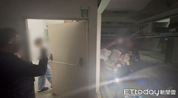 ▲▼ 高雄恐怖住客！阿伯房子遭法拍&hellip;竟入侵大樓地下室當家「潛藏3年」。（圖／記者賴文萱翻攝）