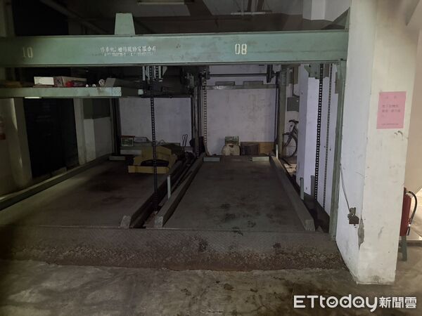 ▲▼ 高雄恐怖住客！阿伯房子遭法拍&hellip;竟入侵大樓地下室當家「潛藏3年」。（圖／記者賴文萱翻攝）