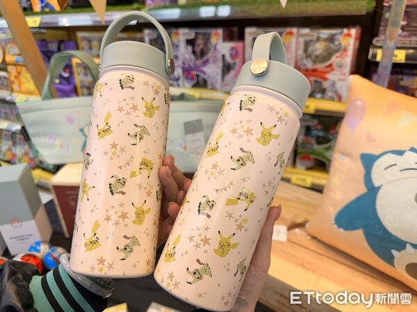 ▲▼家樂福寶可夢周邊。（圖／記者林育綾攝）