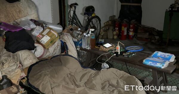 ▲▼女賣高雄屋驚見男子「寄居」機械車位　地下躺椅雅房曝！。（圖／記者吳奕靖翻攝）