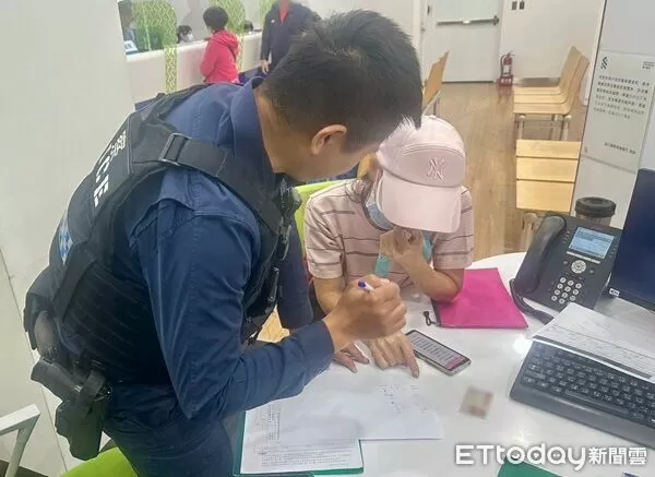 ▲員警舉出實際案例，說明高獲利零風險為典型投資型詐騙。（圖／龍潭警分局提供）