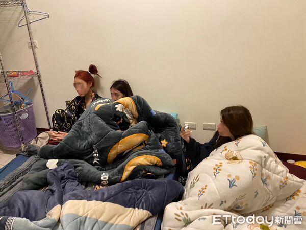▲吳男與泰籍女友媒介泰女來台賣淫，新北專勤隊在宿舍逮獲16名賣淫女。（圖／記者陸運陞翻攝）