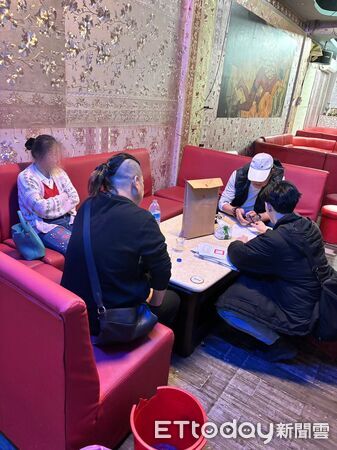 ▲吳男與泰籍女友媒介泰女來台賣淫，新北專勤隊在宿舍逮獲16名賣淫女。（圖／記者陸運陞翻攝）