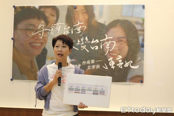 ▲陳亭妃在咖啡廳與年輕人互動，強調青年政策需全面整合，盼讓38萬青年在台南安心追夢。（記者林東良翻攝）