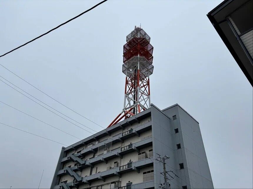 電信鐵塔強震後恐倒塌!青森「半夜撤離」48戶居民 鋼骨螺栓脫落