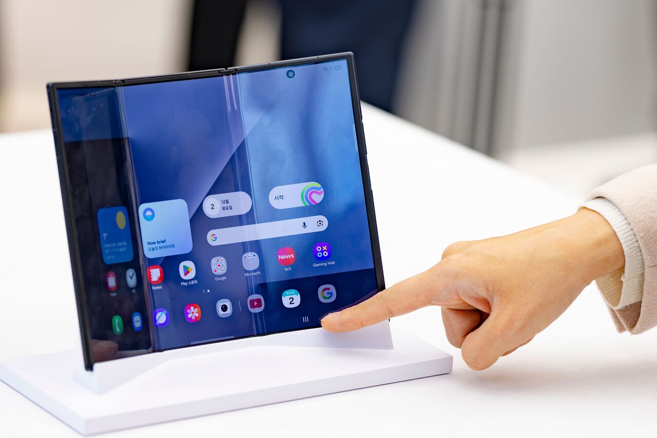三摺手機登場!Galaxy Z TriFold 10吋大螢幕開賣 韓國5分鐘搶光