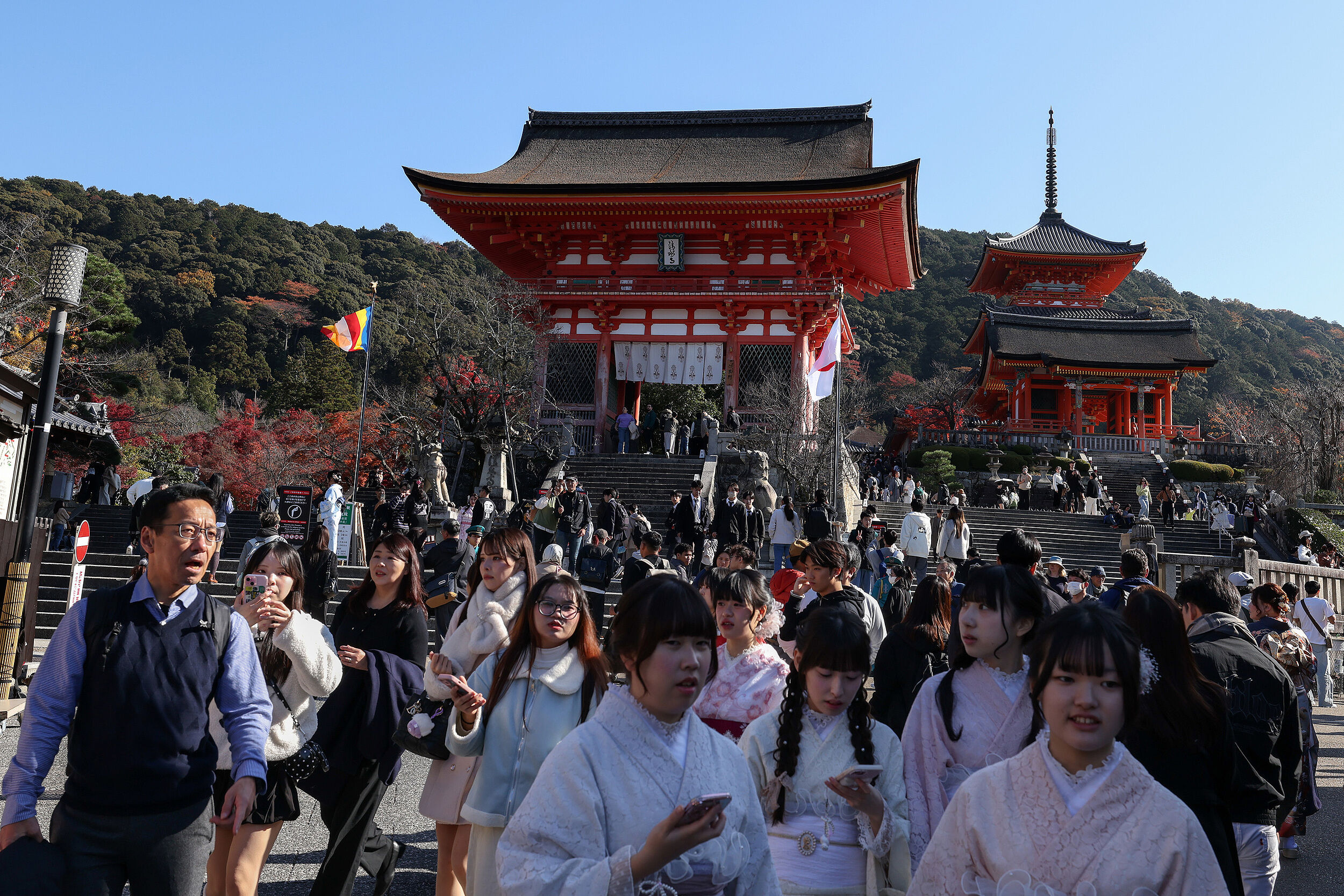 ▲▼日本京都清水寺秋季紅葉，吸引許多國內外觀光客。（圖／VCG）