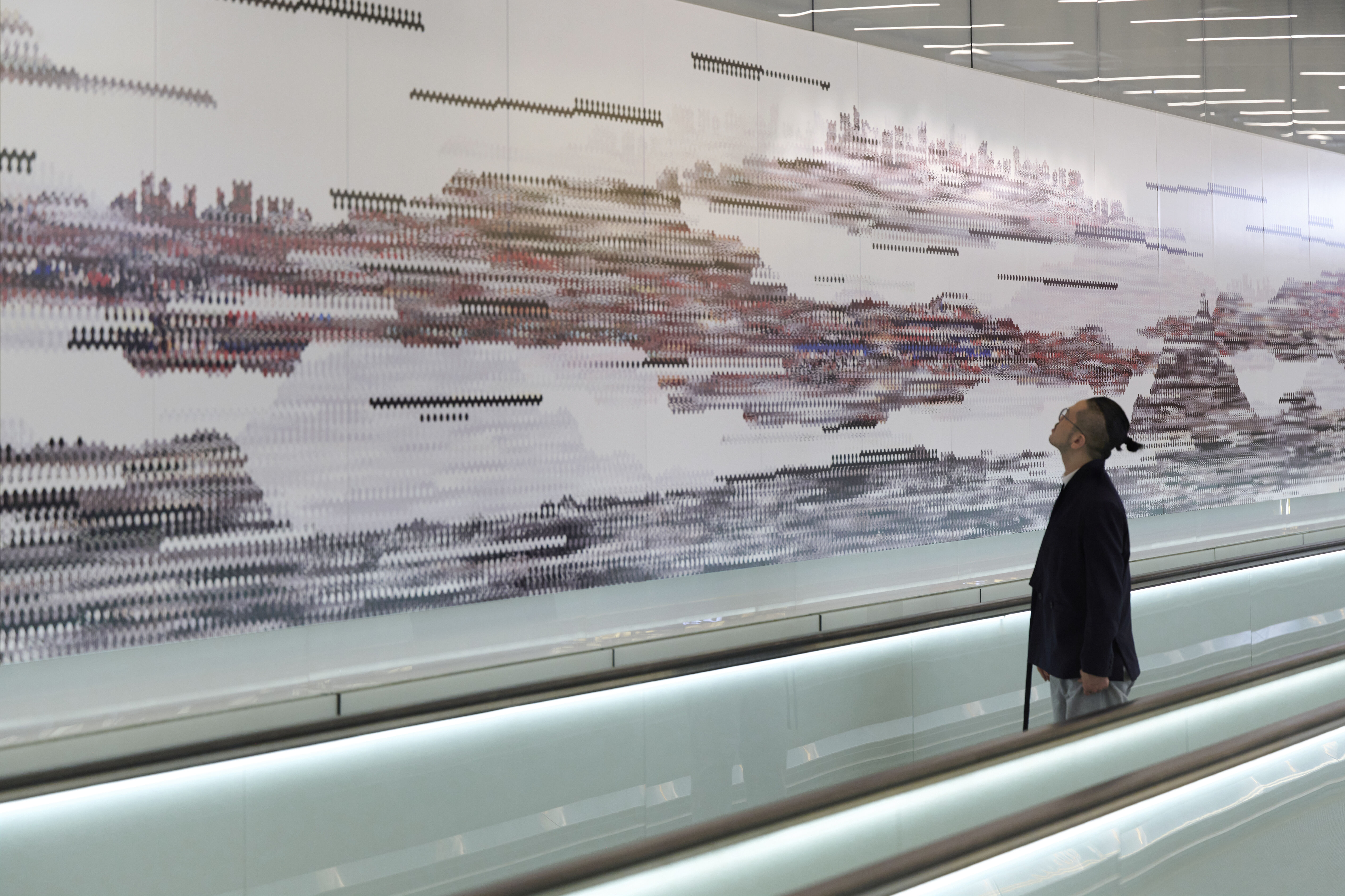 ▲▼桃園機場第3航廈北登機廊廳，由YEN TING CHO Studio打造《國境之門・島嶼寓言》藝術長廊，是台灣規模最長公共藝術之一。（圖／YEN TING CHO Studio）