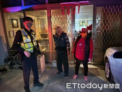 屏東73歲阿北夜騎電動車載70歲女友　後燈不亮警護送返家