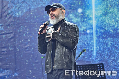 辛龍曬照喊「相隔5年再戴耳機」　女兒成最強後盾