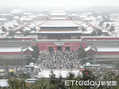 北京市區迎入冬初雪！　故宮秒成「銀白世界」超吸睛
