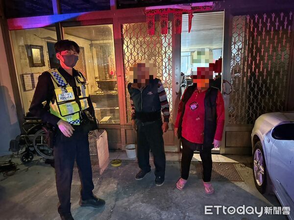 ▲屏東警分局員警護送羅姓阿北兩人平安返家。（圖／記者陳崑福翻攝）