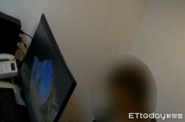 ▲桃園警方與友軍在詐騙車手曾男出境時將他逮捕，並移請偵辦。（圖／桃園警分局提供、下同）