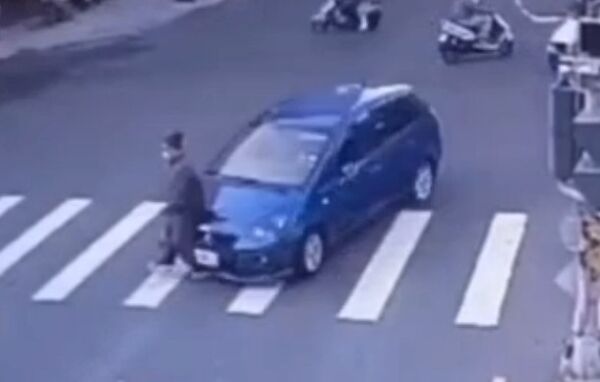 ▲彰化阿伯走行人穿越道遭撞飛。（圖／民眾提供）