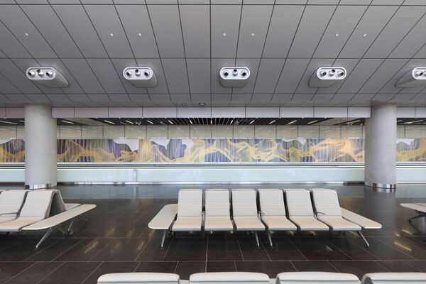 ▲▼桃園機場第3航廈北登機廊廳，由YEN TING CHO Studio打造《國境之門・島嶼寓言》藝術長廊，是台灣規模最長公共藝術之一。（圖／YEN TING CHO Studio）