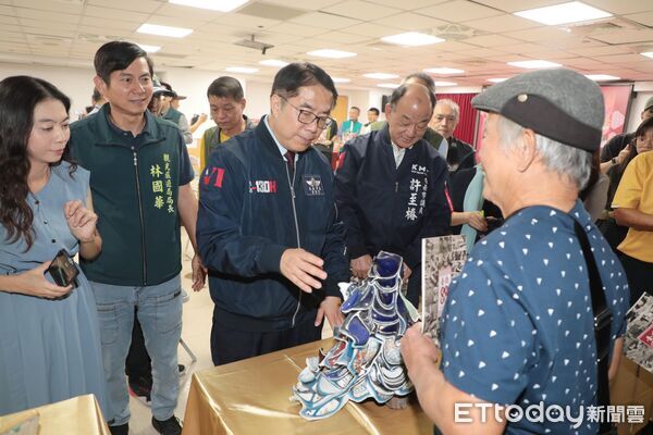 ▲台南市長黃偉哲出席《台南奇人帶路》新書發表會，分享台南文化與職人故事的獨特魅力。（記者林東良翻攝，下同）