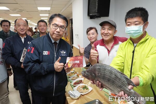 ▲台南市長黃偉哲出席《台南奇人帶路》新書發表會，分享台南文化與職人故事的獨特魅力。（記者林東良翻攝，下同）