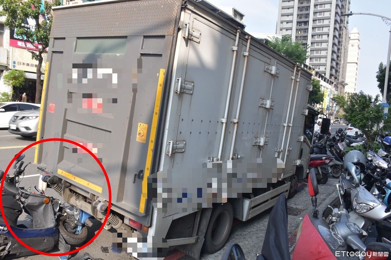 快訊/高雄警抓車手殉職!騎車撞違停貨車身亡 同仁哀痛不捨