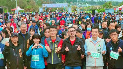 細雨無阻熱情！美麗金山走跑千人響應　跑出壯闊山海氣勢