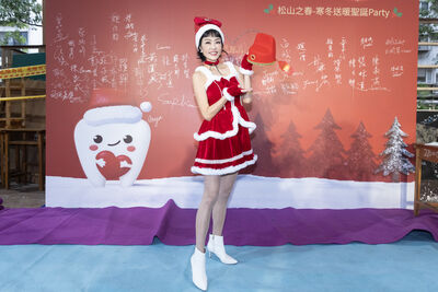 胃癌四期唐玲參加「松山之春」聖誕點燈　獲頒「榮譽模範生」