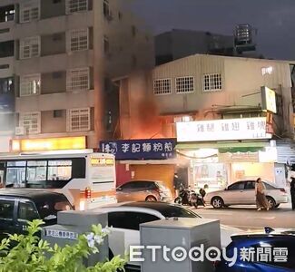 「李記麵粉煎」南屯店失火 台中警帶滅火器壓制火勢