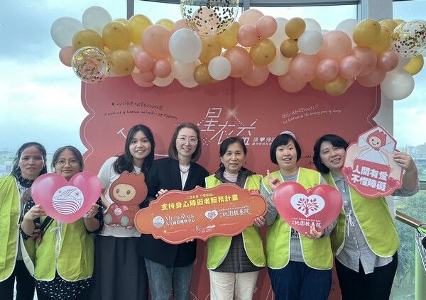 ▲「大江」一星衣益暨名人二手拍義賣登場