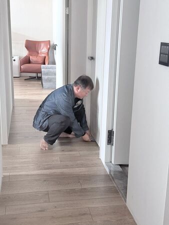 ▲▼余皓然目擊王中平「從門縫塞錢給兒子」。（圖／翻攝自Facebook／王中平和余皓然愛的小屋）