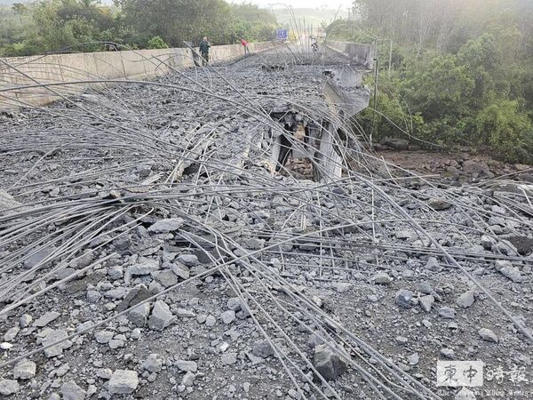 ▲▼泰國軍方今（13日）清晨出動2架F-16戰機，對柬埔寨菩薩省（Pursat）特莫達（Thomoda）地區發動空襲，轟炸當地橋梁。（圖／取自柬中時報）