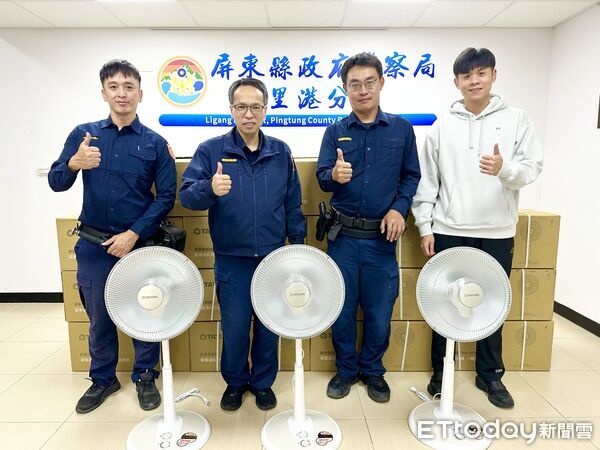 ▲里港警友副主任林錦坤捐15台電暖器給里港警方。（圖／記者陳崑福翻攝）